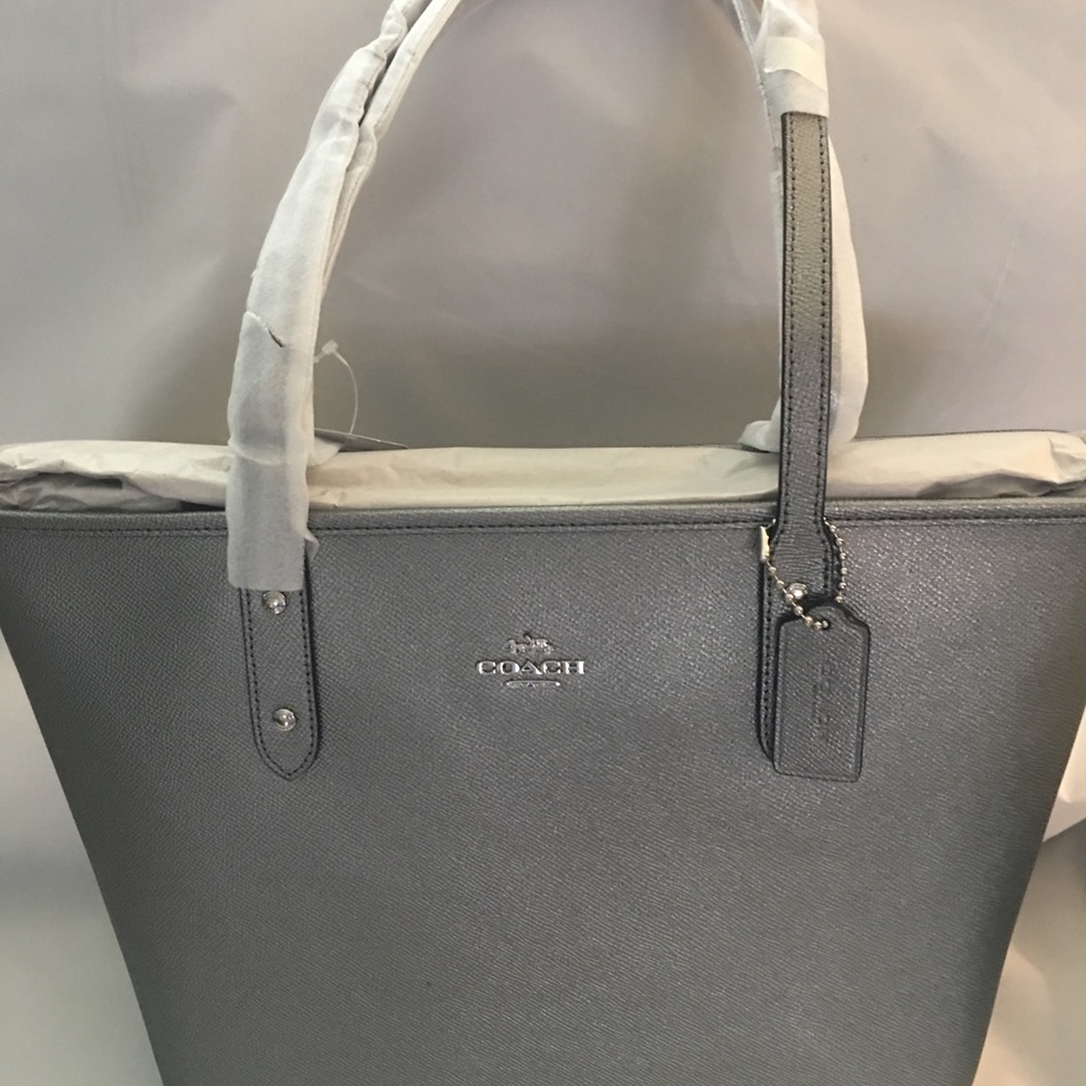 Authentic Coach City Tote, Color Silver Gunmetal.